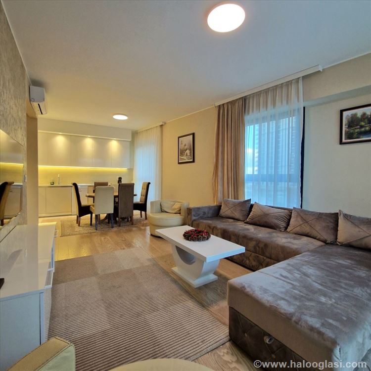 Izuzetan trosoban stan sa garazom u zgradi Aria –