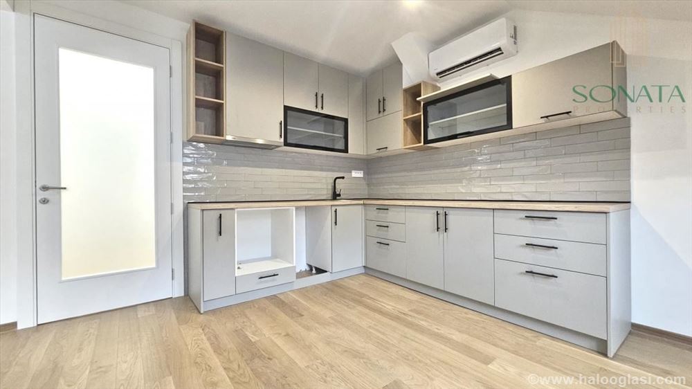 Luksuzan petosoban stan na top lokaciji